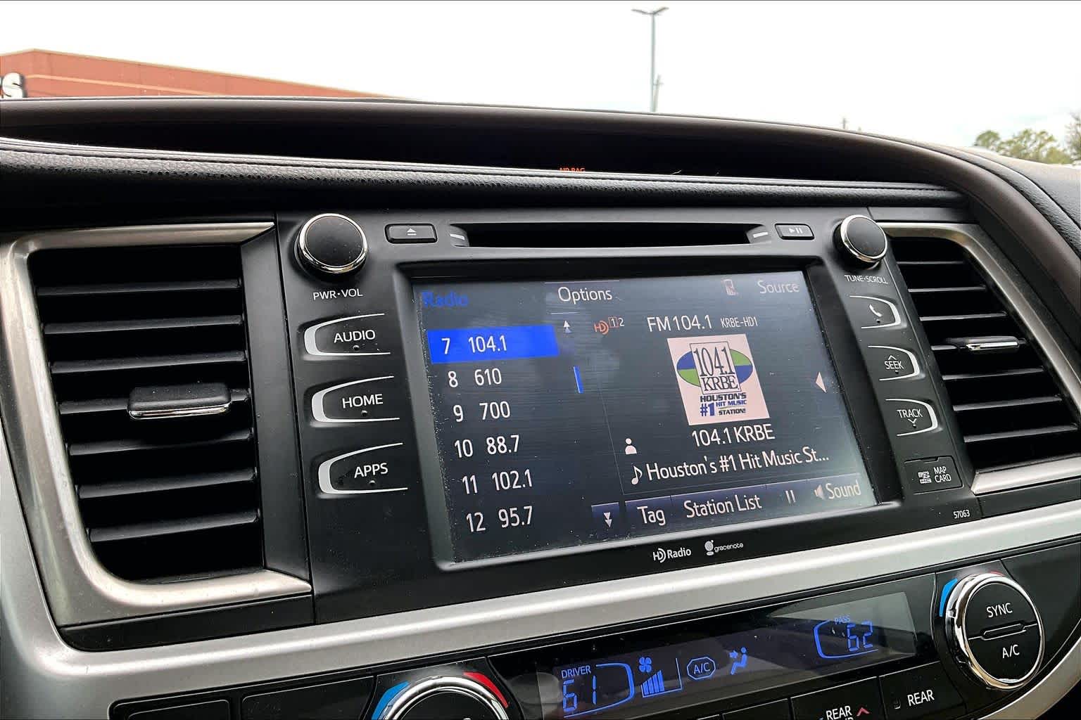 2015 Toyota Highlander XLE Blizzard Pearl at AutoNation USA Katy