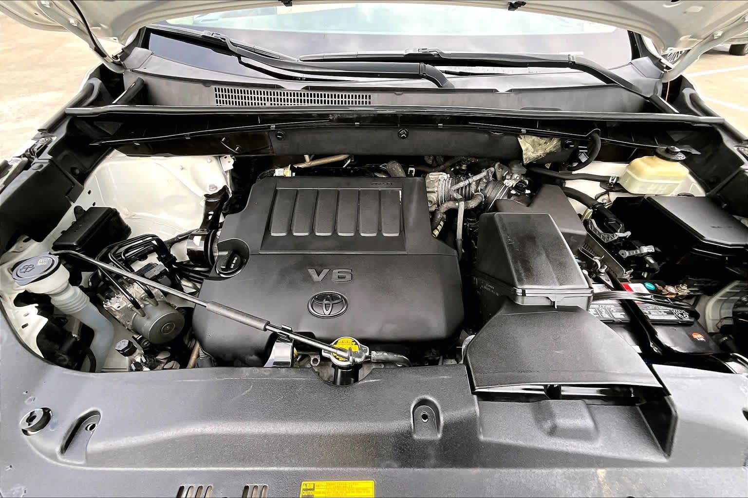 2015 Toyota Highlander XLE Blizzard Pearl at AutoNation USA Katy