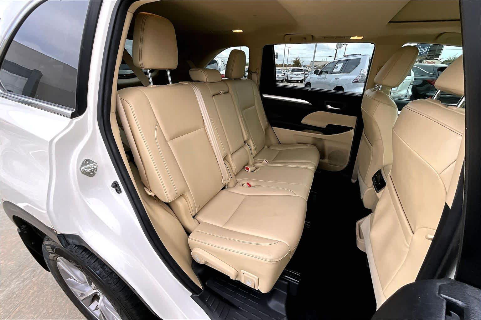 2015 Toyota Highlander XLE Blizzard Pearl at AutoNation USA Katy