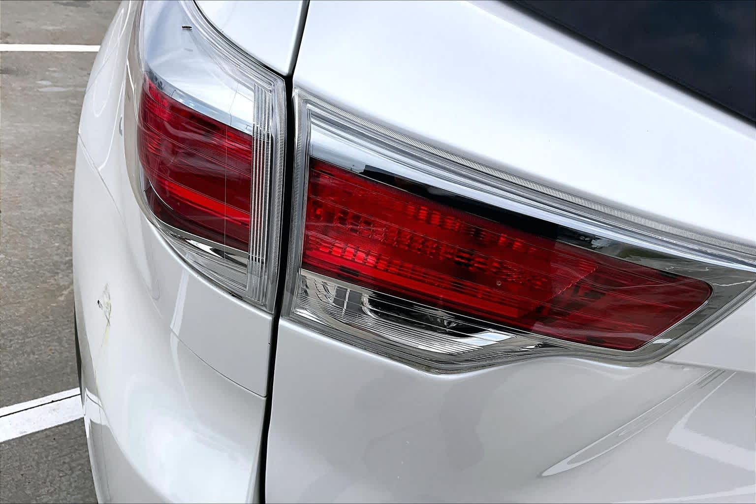 2015 Toyota Highlander XLE Blizzard Pearl at AutoNation USA Katy