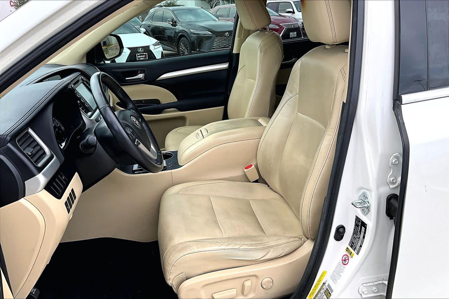 2015 Toyota Highlander XLE Blizzard Pearl at AutoNation USA Katy