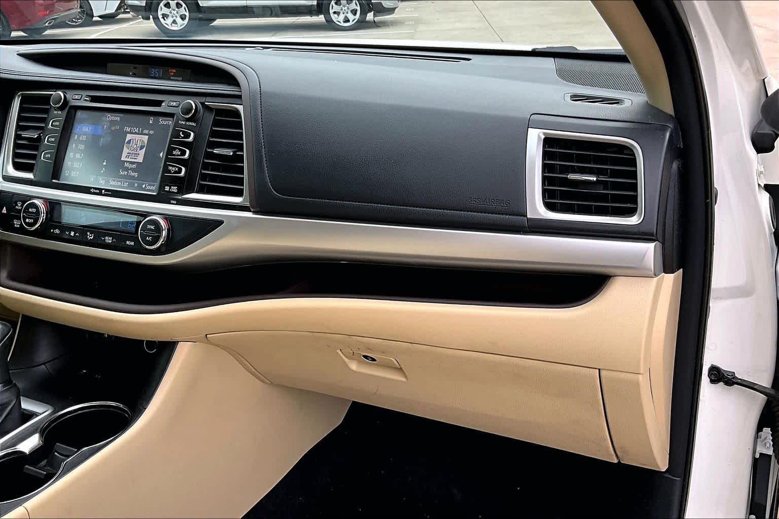 2015 Toyota Highlander XLE Blizzard Pearl at AutoNation USA Katy