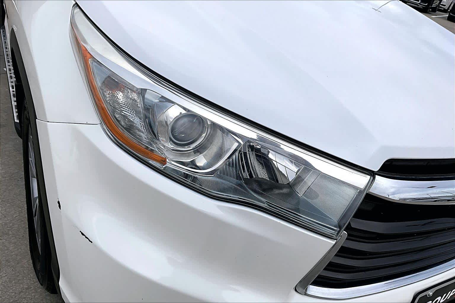 2015 Toyota Highlander XLE Blizzard Pearl at AutoNation USA Katy