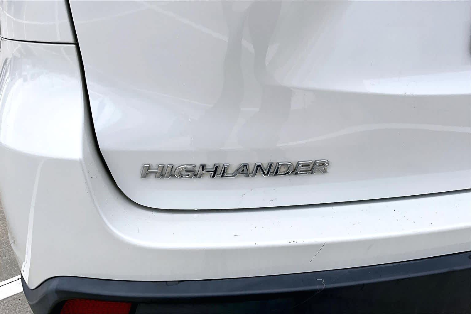 2015 Toyota Highlander XLE Blizzard Pearl at AutoNation USA Katy