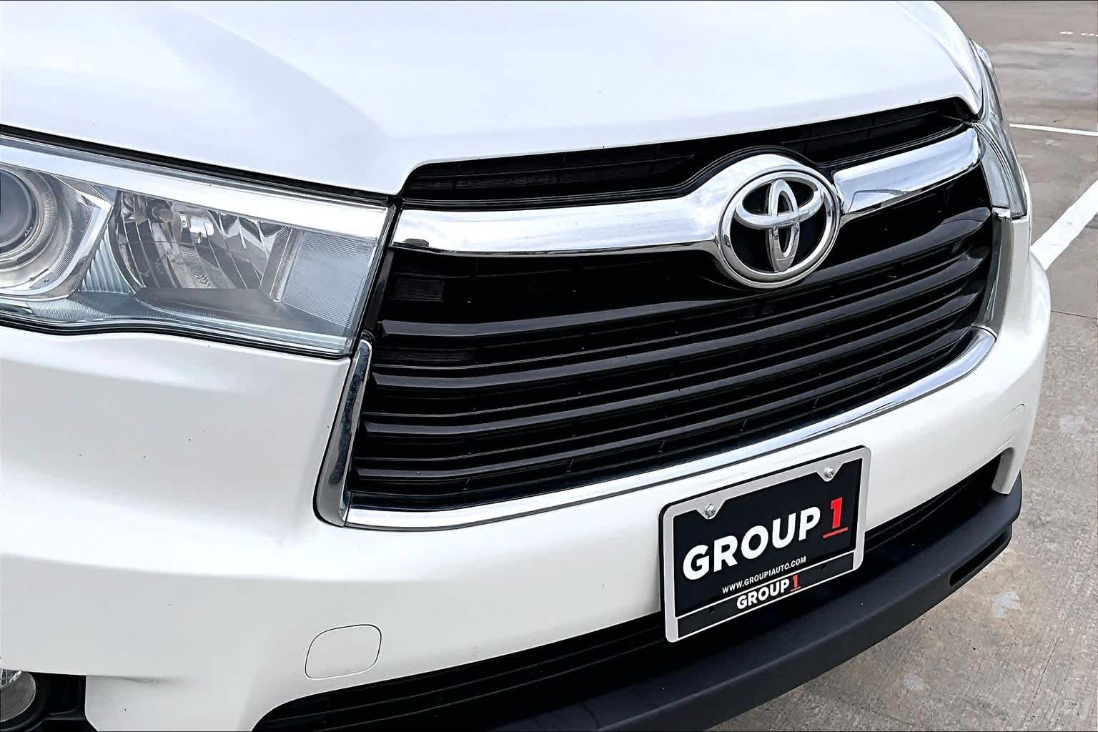 2015 Toyota Highlander XLE Blizzard Pearl at AutoNation USA Katy