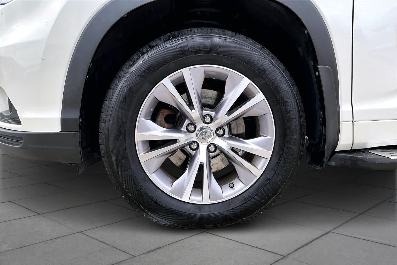 2015 Toyota Highlander XLE Blizzard Pearl at AutoNation USA Katy