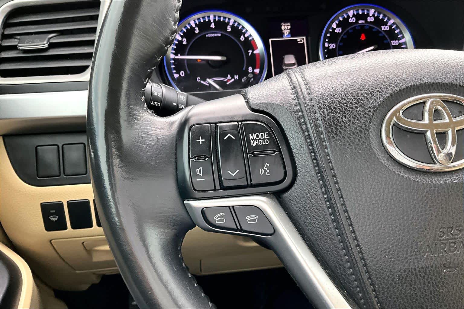 2015 Toyota Highlander XLE Blizzard Pearl at AutoNation USA Katy