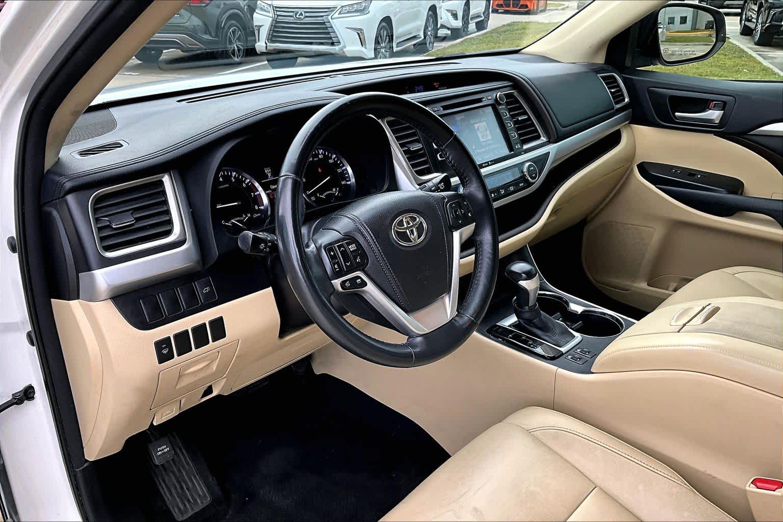 2015 Toyota Highlander XLE Blizzard Pearl at AutoNation USA Katy
