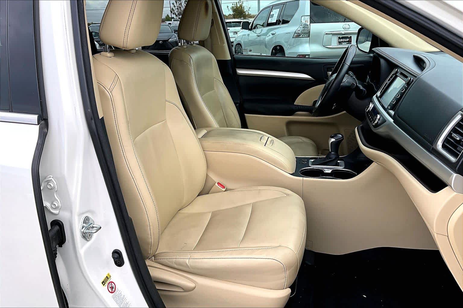 2015 Toyota Highlander XLE Blizzard Pearl at AutoNation USA Katy