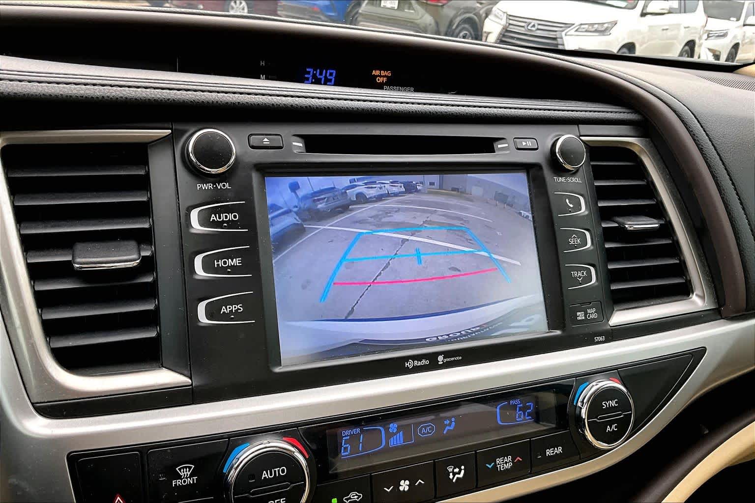 2015 Toyota Highlander XLE Blizzard Pearl at AutoNation USA Katy