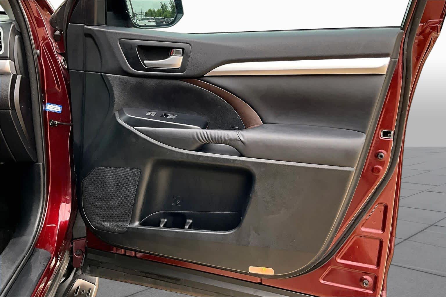 2015 Toyota Highlander XLE Ooh La La Rouge Mica at Group 1 Toyota Southwest