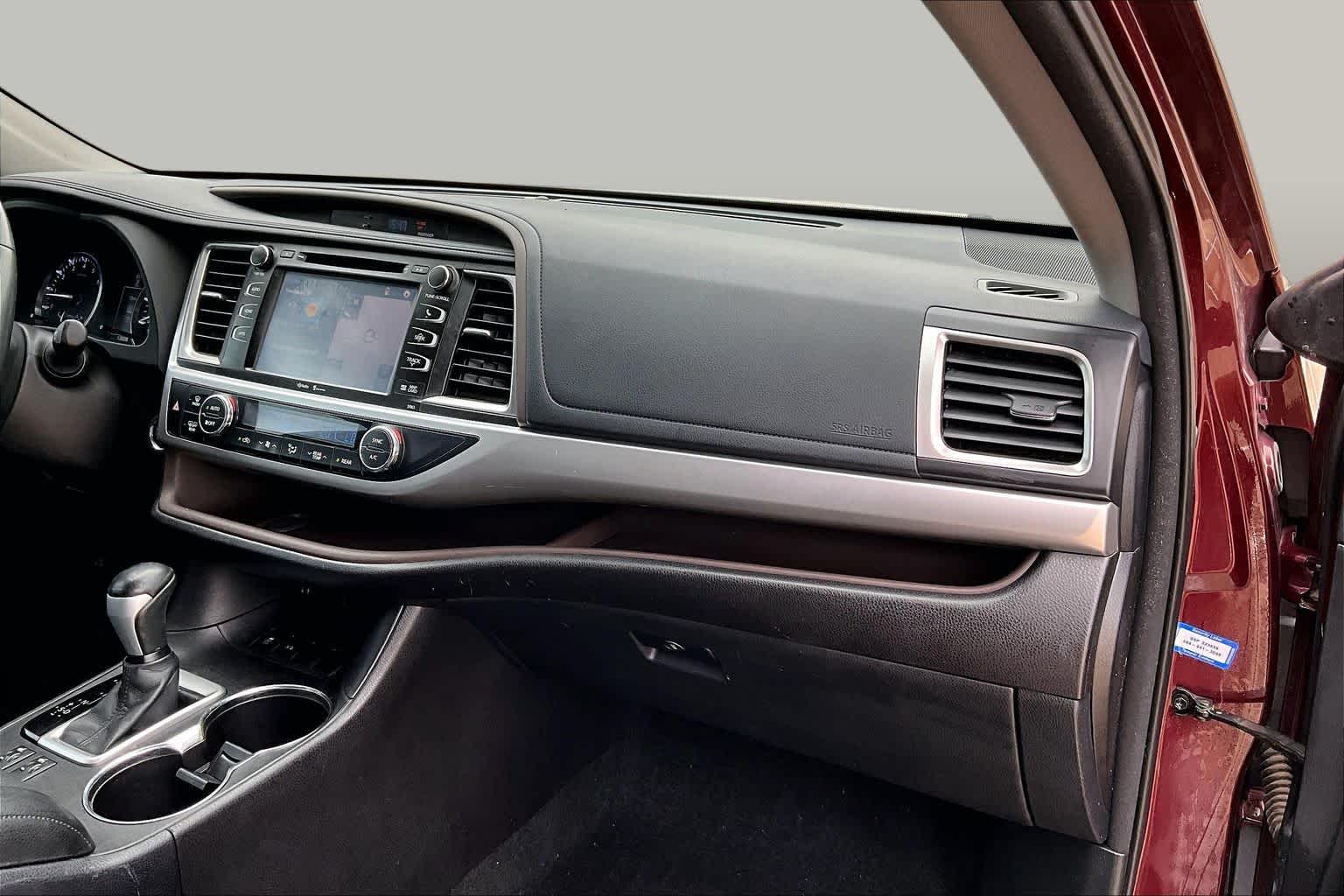 2015 Toyota Highlander XLE Ooh La La Rouge Mica at Group 1 Toyota Southwest
