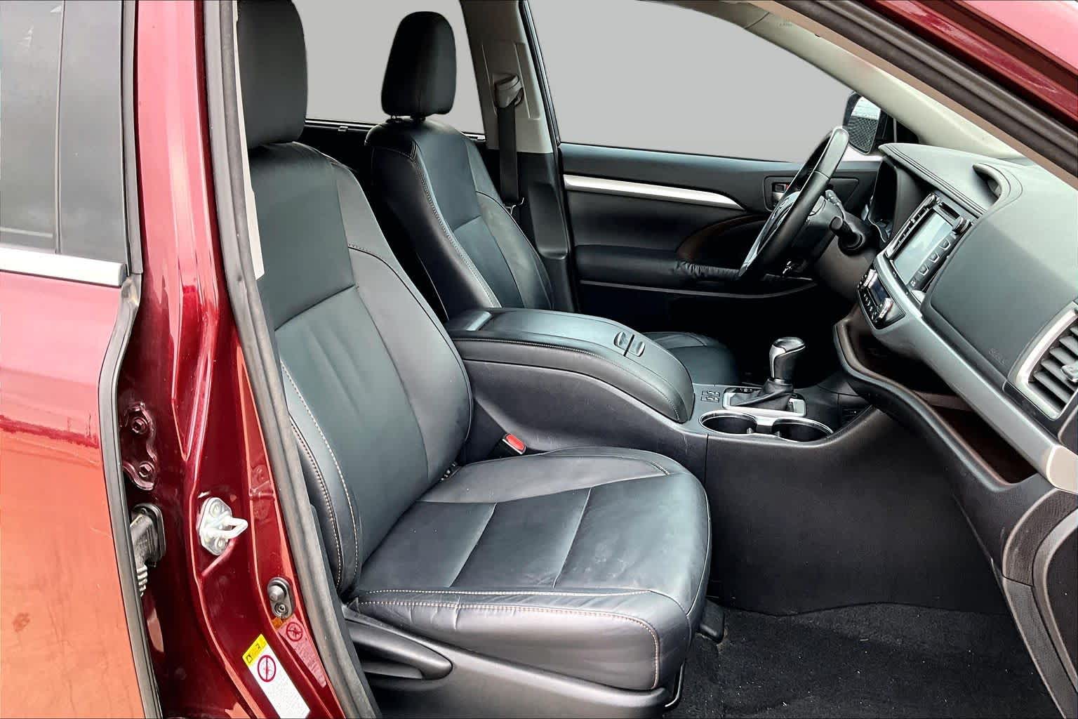 2015 Toyota Highlander XLE Ooh La La Rouge Mica at Group 1 Toyota Southwest