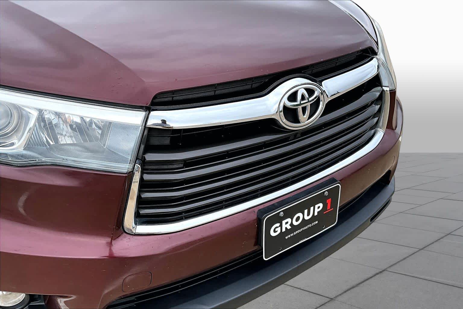2015 Toyota Highlander XLE Ooh La La Rouge Mica at Group 1 Toyota Southwest