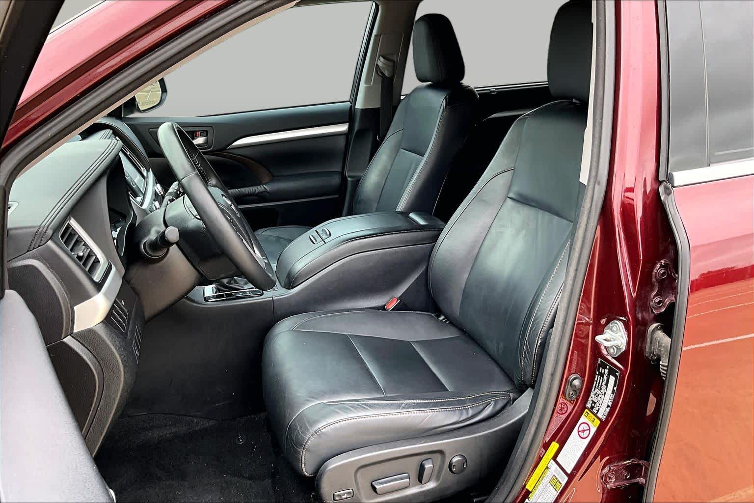2015 Toyota Highlander XLE Ooh La La Rouge Mica at Group 1 Toyota Southwest