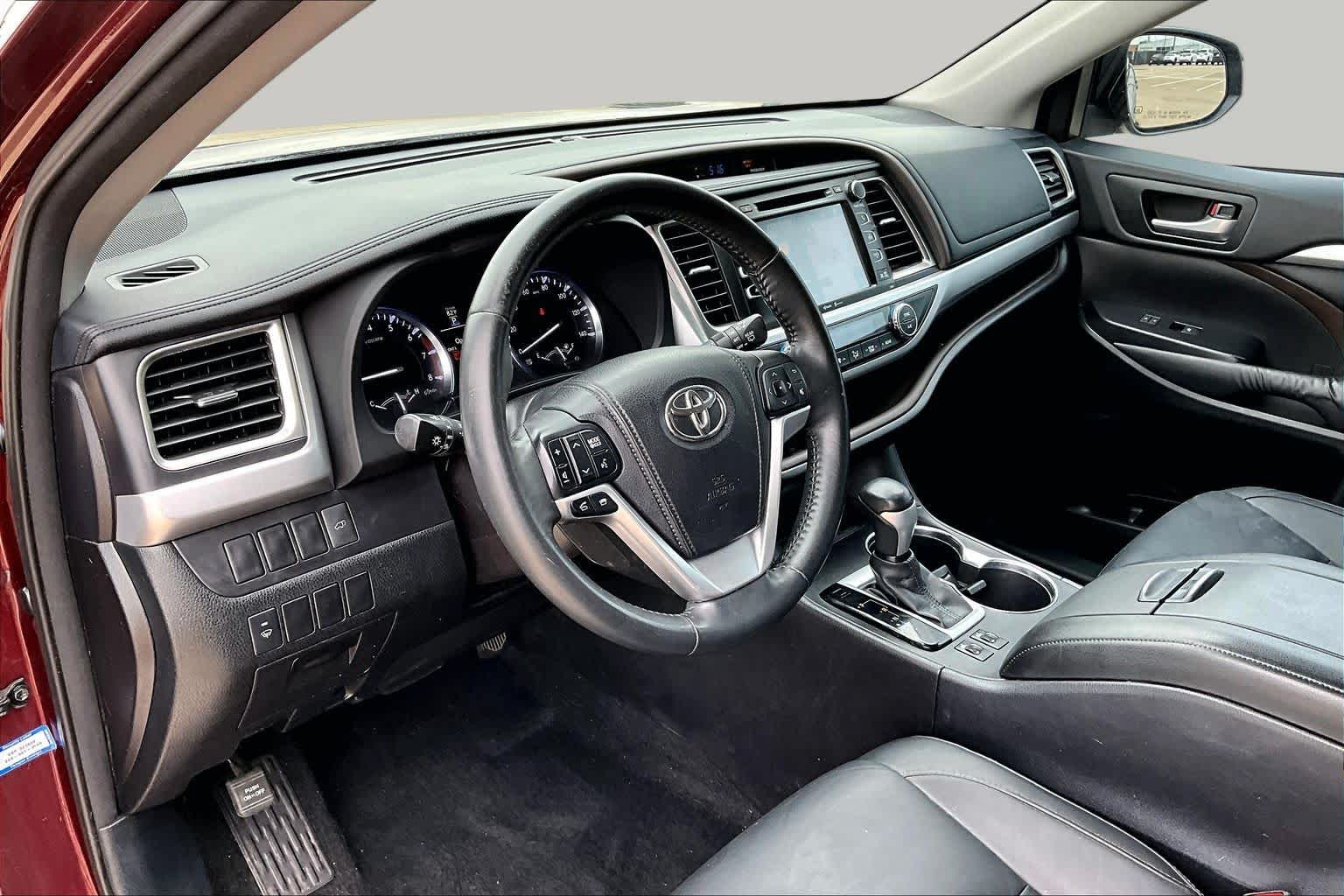 2015 Toyota Highlander XLE Ooh La La Rouge Mica at Group 1 Toyota Southwest