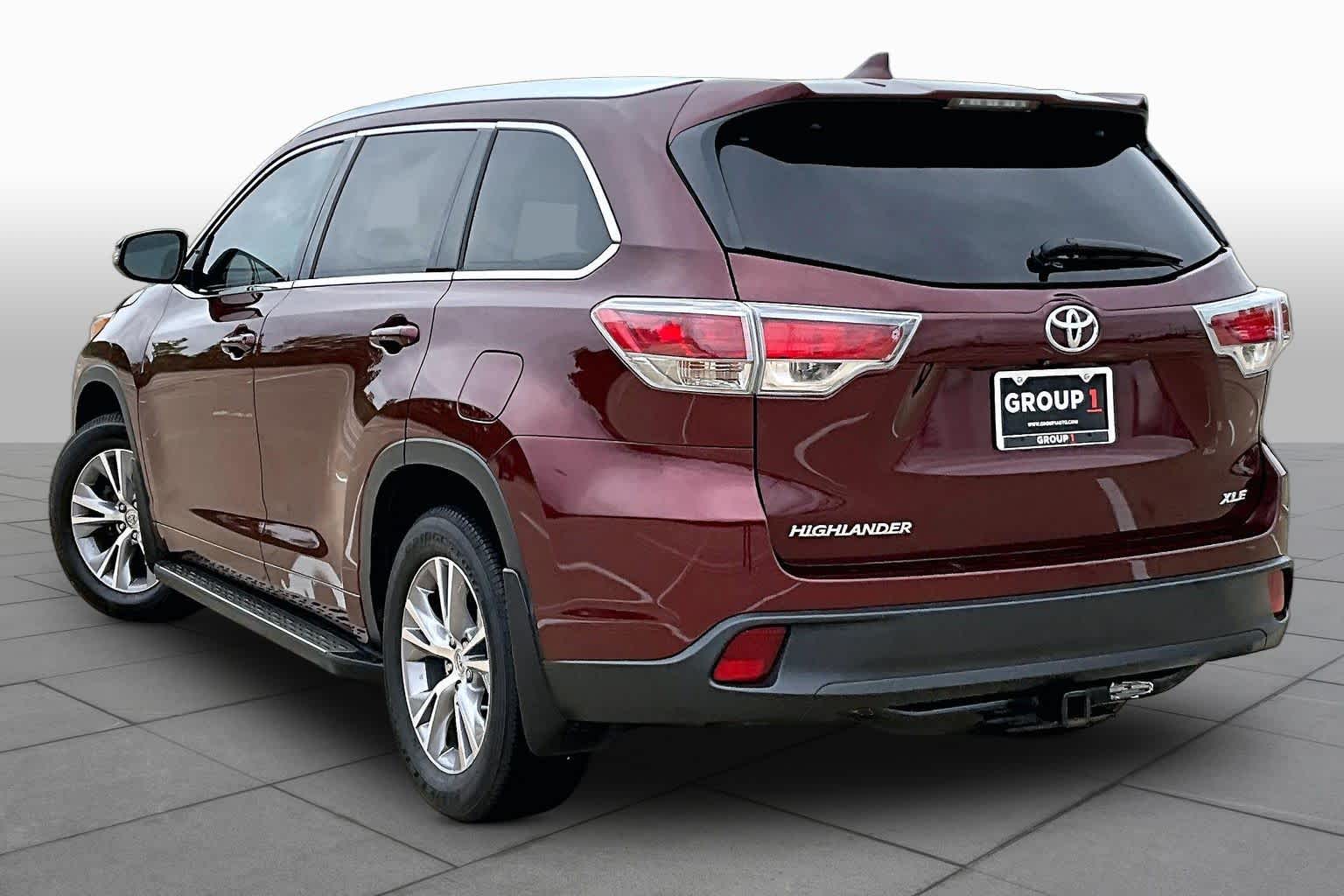 2015 Toyota Highlander XLE Ooh La La Rouge Mica at Group 1 Toyota Southwest