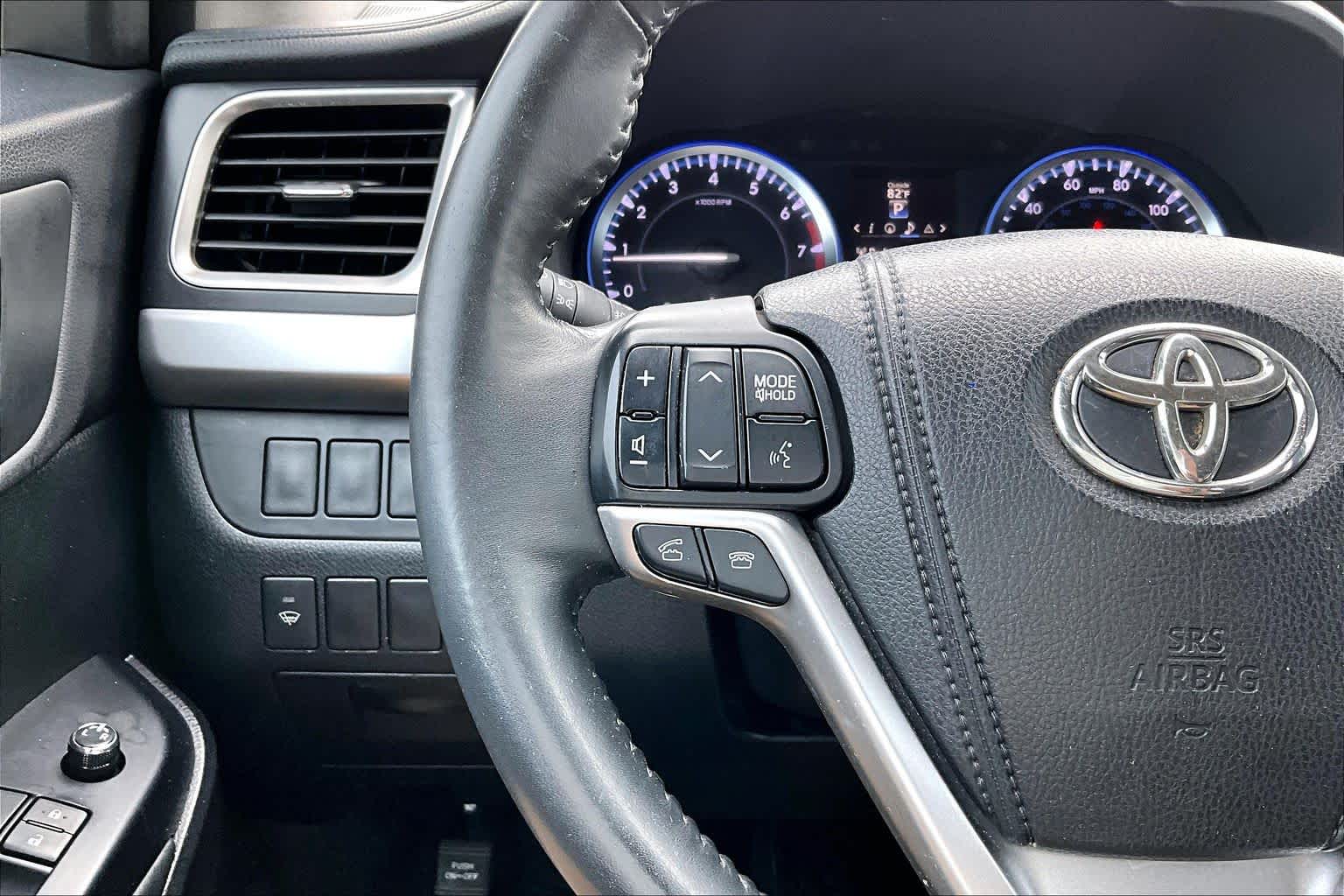 2015 Toyota Highlander XLE Ooh La La Rouge Mica at Group 1 Toyota Southwest