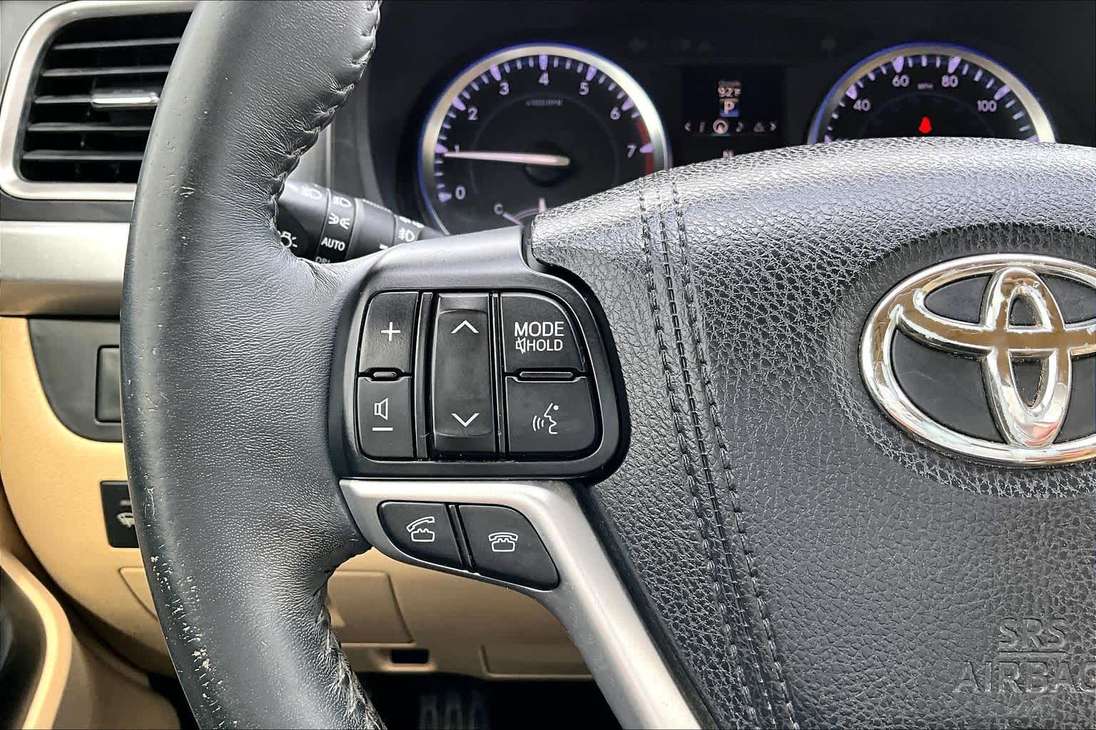 2015 Toyota Highlander XLE Blizzard Pearl at Lexus of Clear Lake