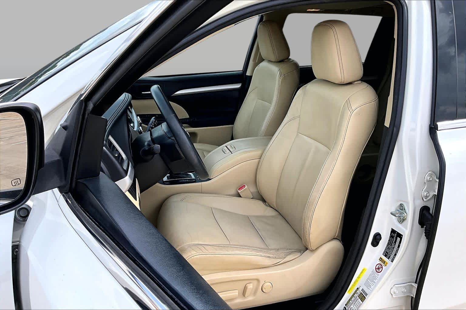 2015 Toyota Highlander XLE Blizzard Pearl at Lexus of Clear Lake