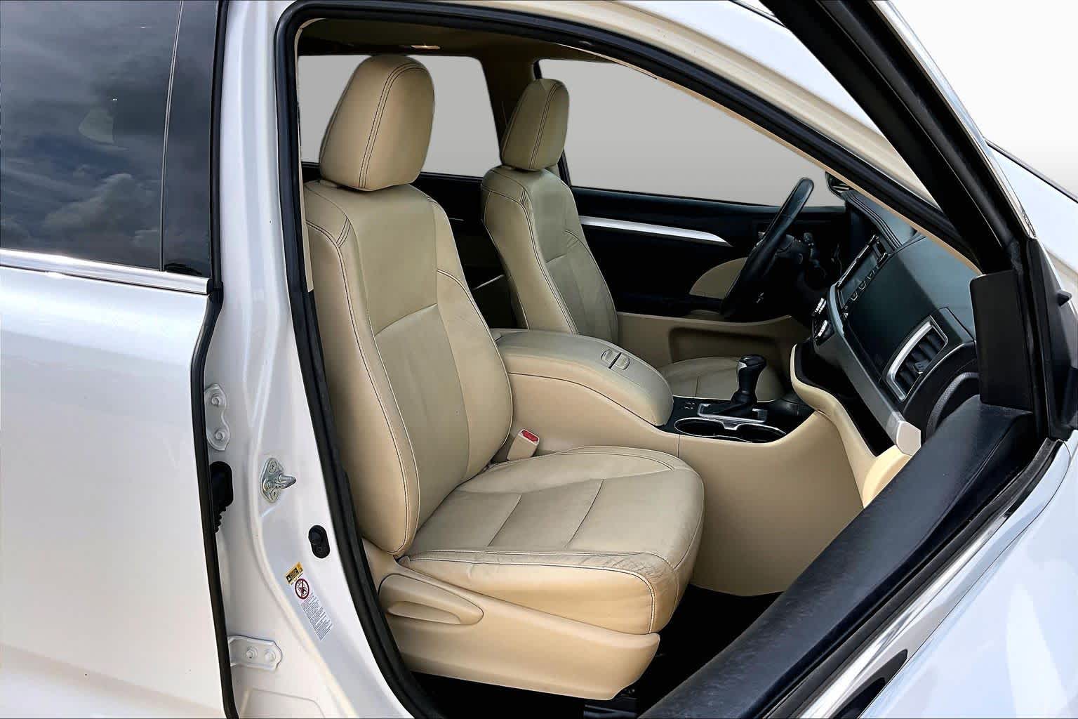 2015 Toyota Highlander XLE Blizzard Pearl at Lexus of Clear Lake