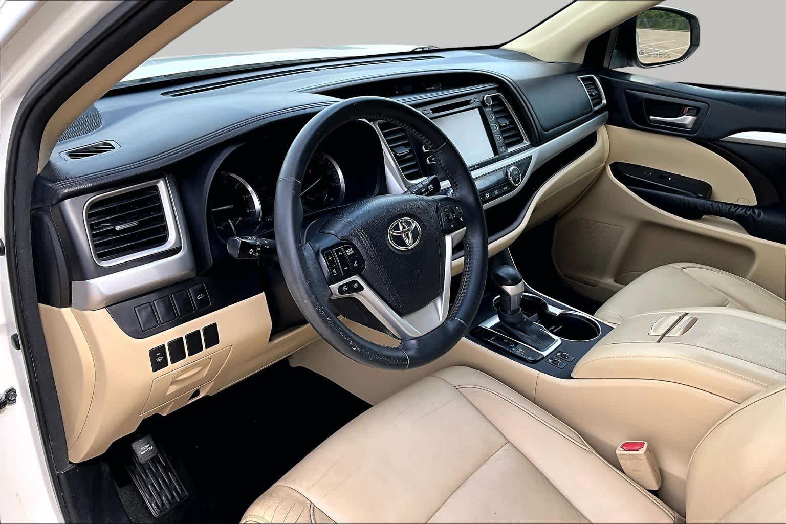 2015 Toyota Highlander XLE Blizzard Pearl at Lexus of Clear Lake
