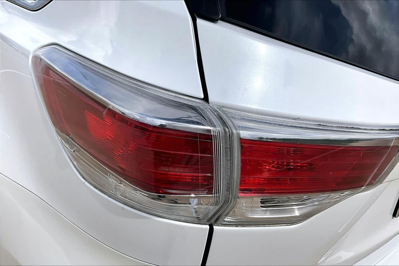 2015 Toyota Highlander XLE Blizzard Pearl at Lexus of Clear Lake