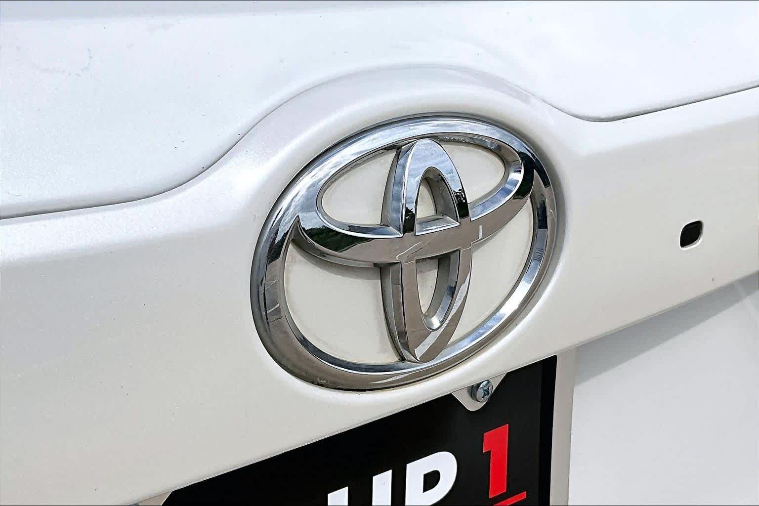 2015 Toyota Highlander XLE Blizzard Pearl at Lexus of Clear Lake