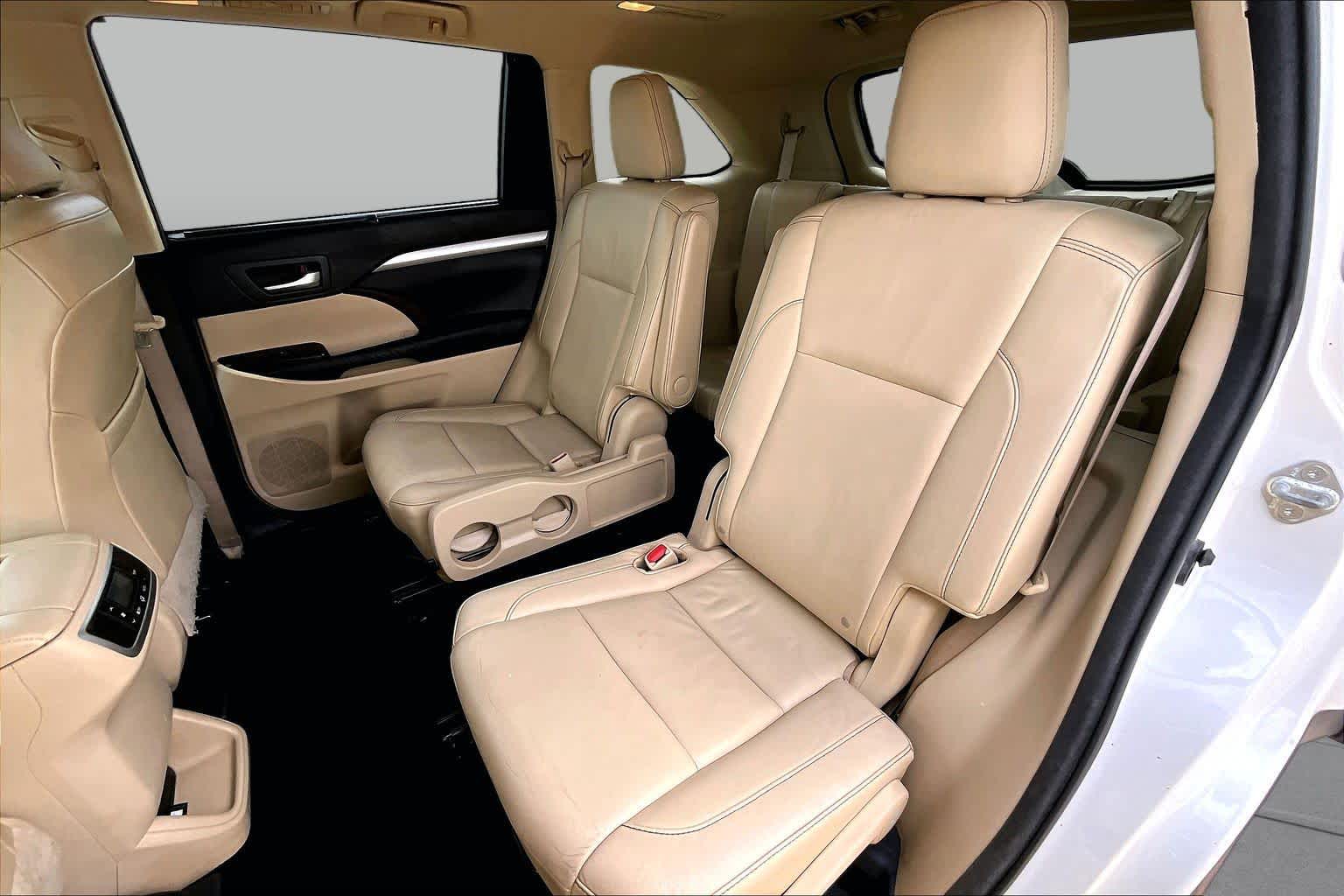 2015 Toyota Highlander XLE Blizzard Pearl at Lexus of Clear Lake