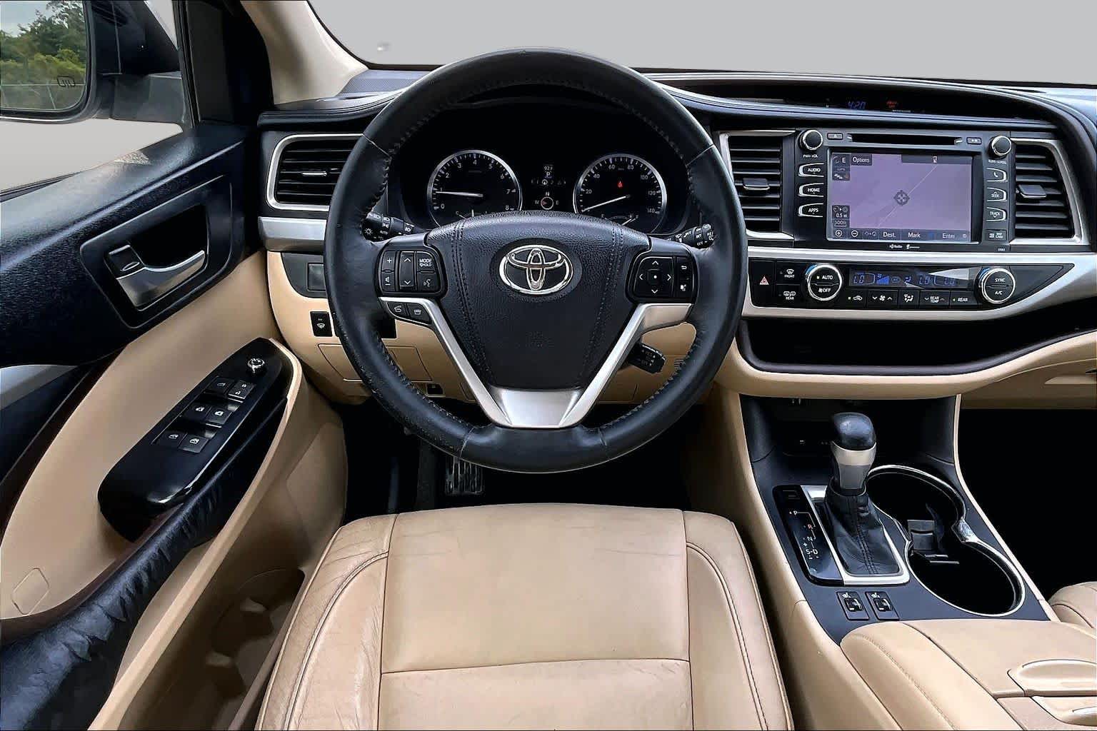 2015 Toyota Highlander XLE Blizzard Pearl at Lexus of Clear Lake