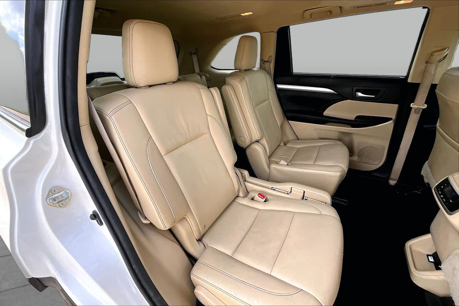 2015 Toyota Highlander XLE Blizzard Pearl at Lexus of Clear Lake