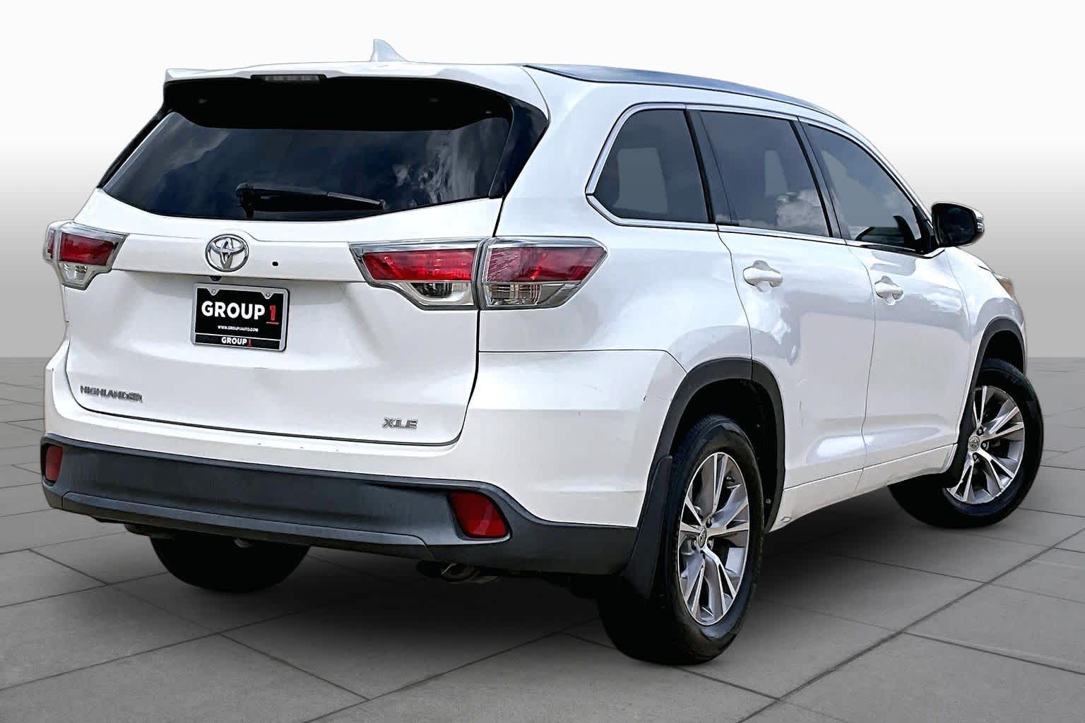 2015 Toyota Highlander XLE Blizzard Pearl at Lexus of Clear Lake