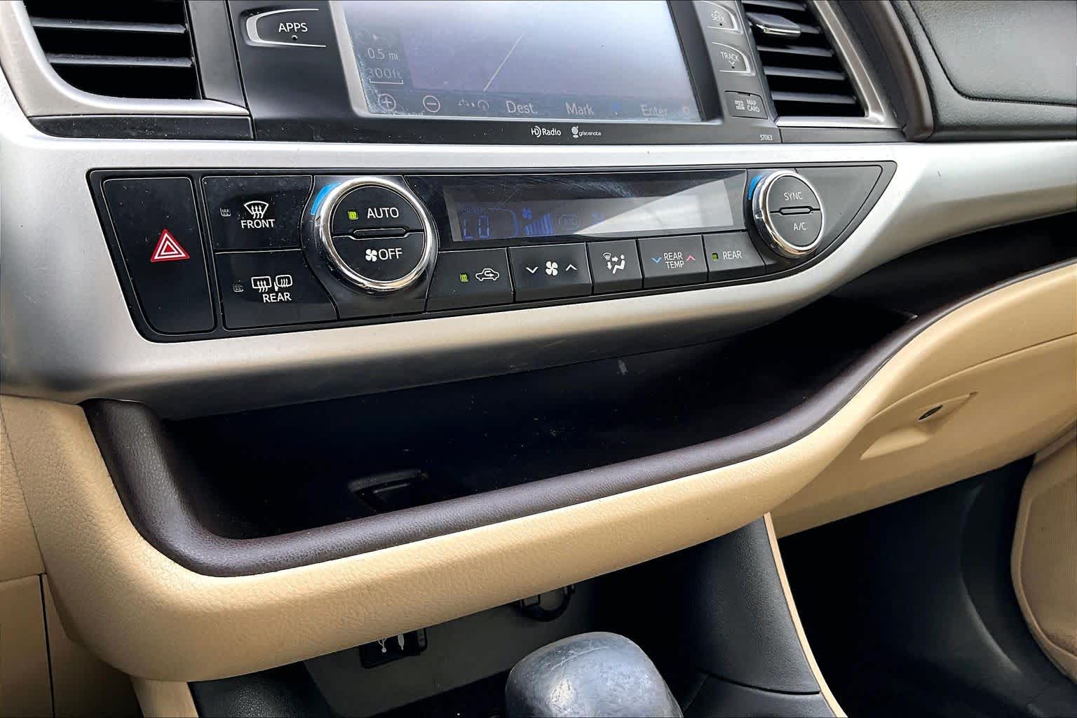 2015 Toyota Highlander XLE Blizzard Pearl at Lexus of Clear Lake