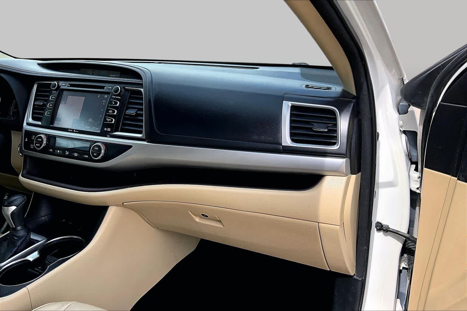 2015 Toyota Highlander XLE Blizzard Pearl at Lexus of Clear Lake