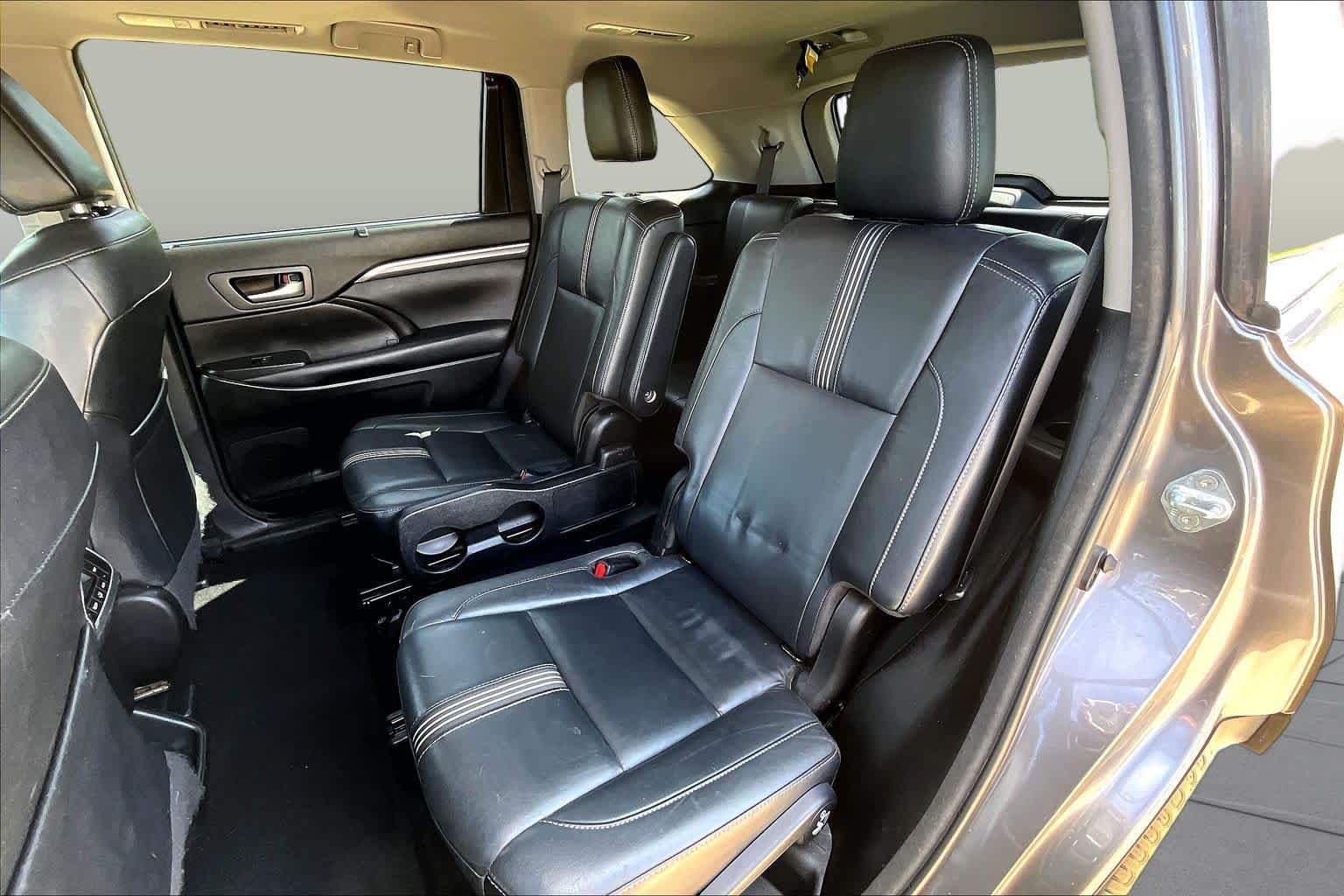 2018 Toyota Highlander SE Predawn Gray Mica at Group 1 Toyota Southwest