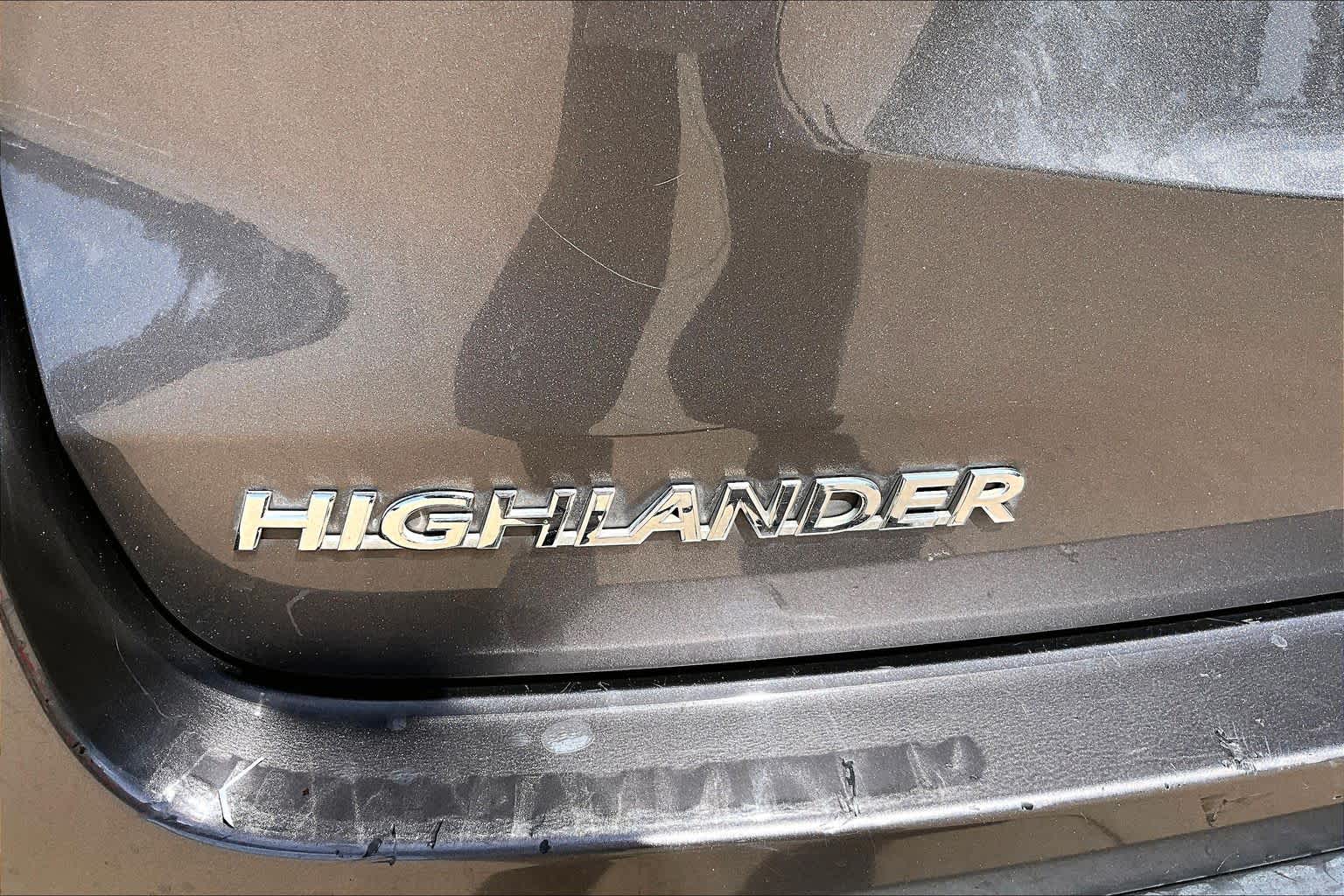 2018 Toyota Highlander SE Predawn Gray Mica at Group 1 Toyota Southwest