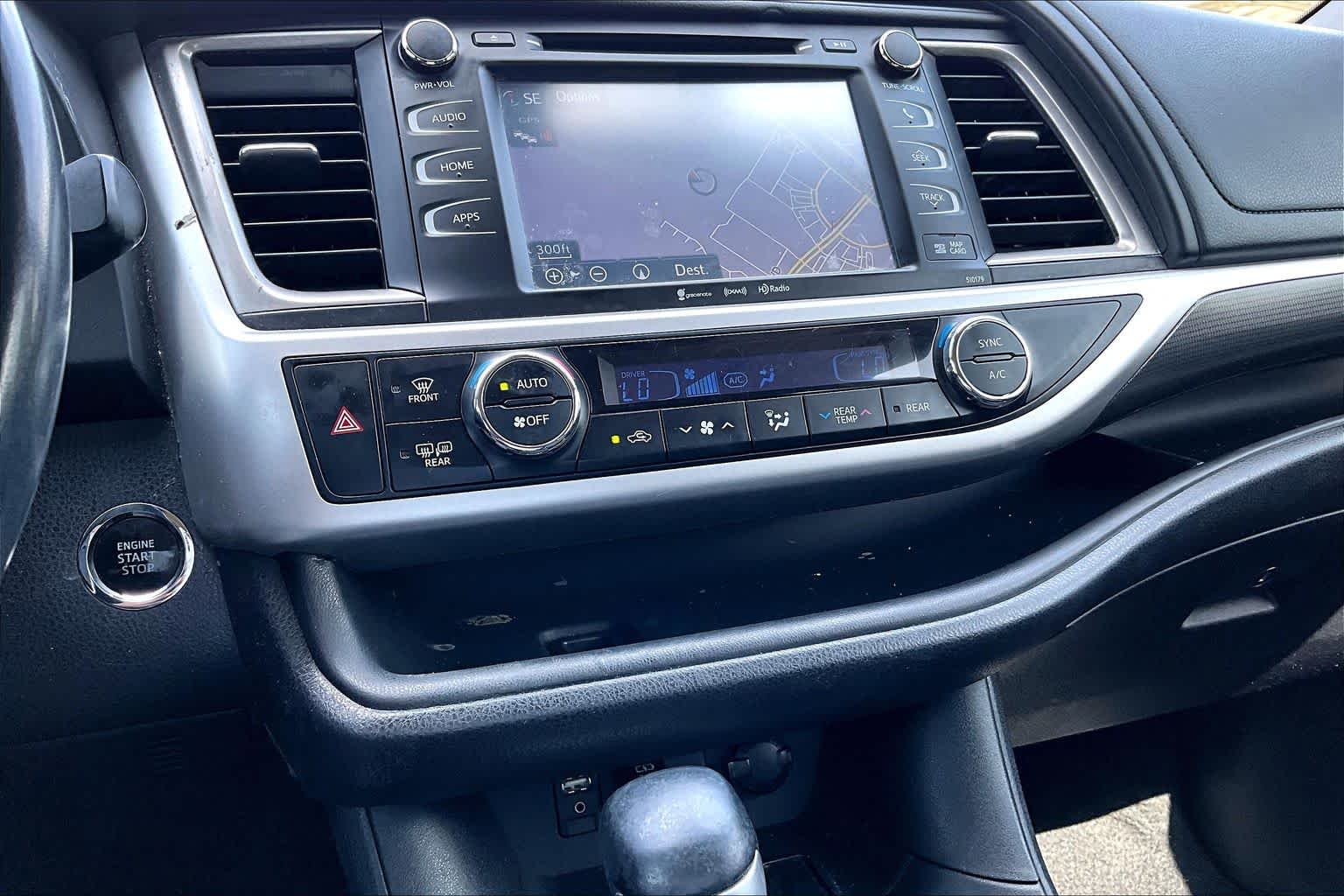 2018 Toyota Highlander SE Predawn Gray Mica at Group 1 Toyota Southwest