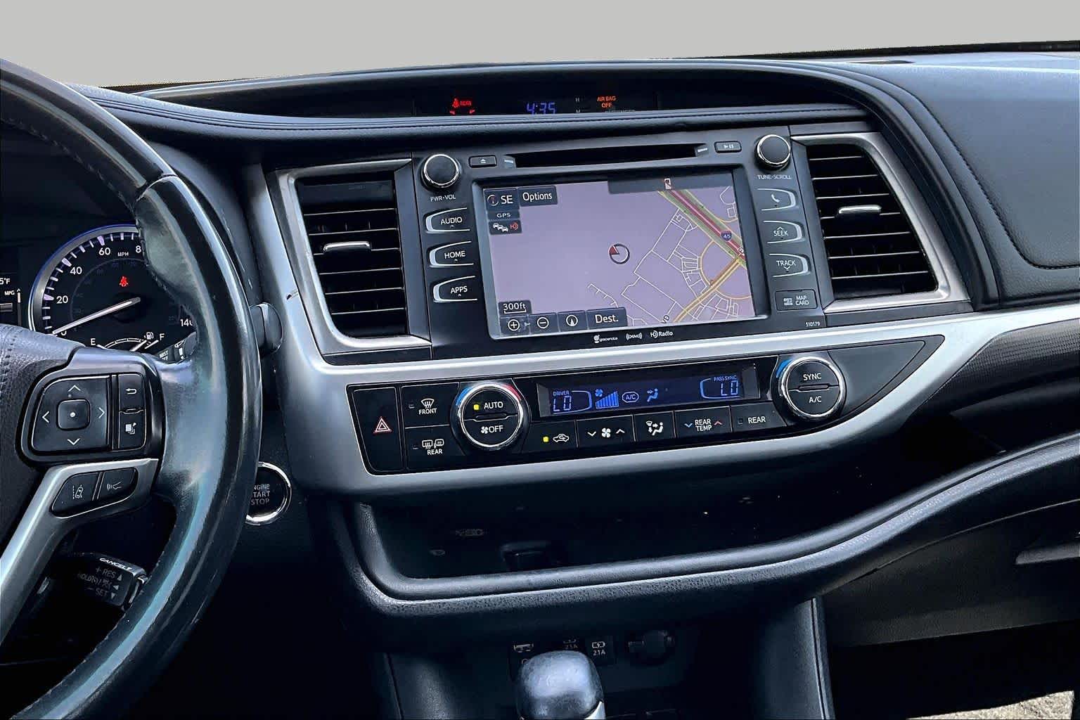 2018 Toyota Highlander SE Predawn Gray Mica at Group 1 Toyota Southwest
