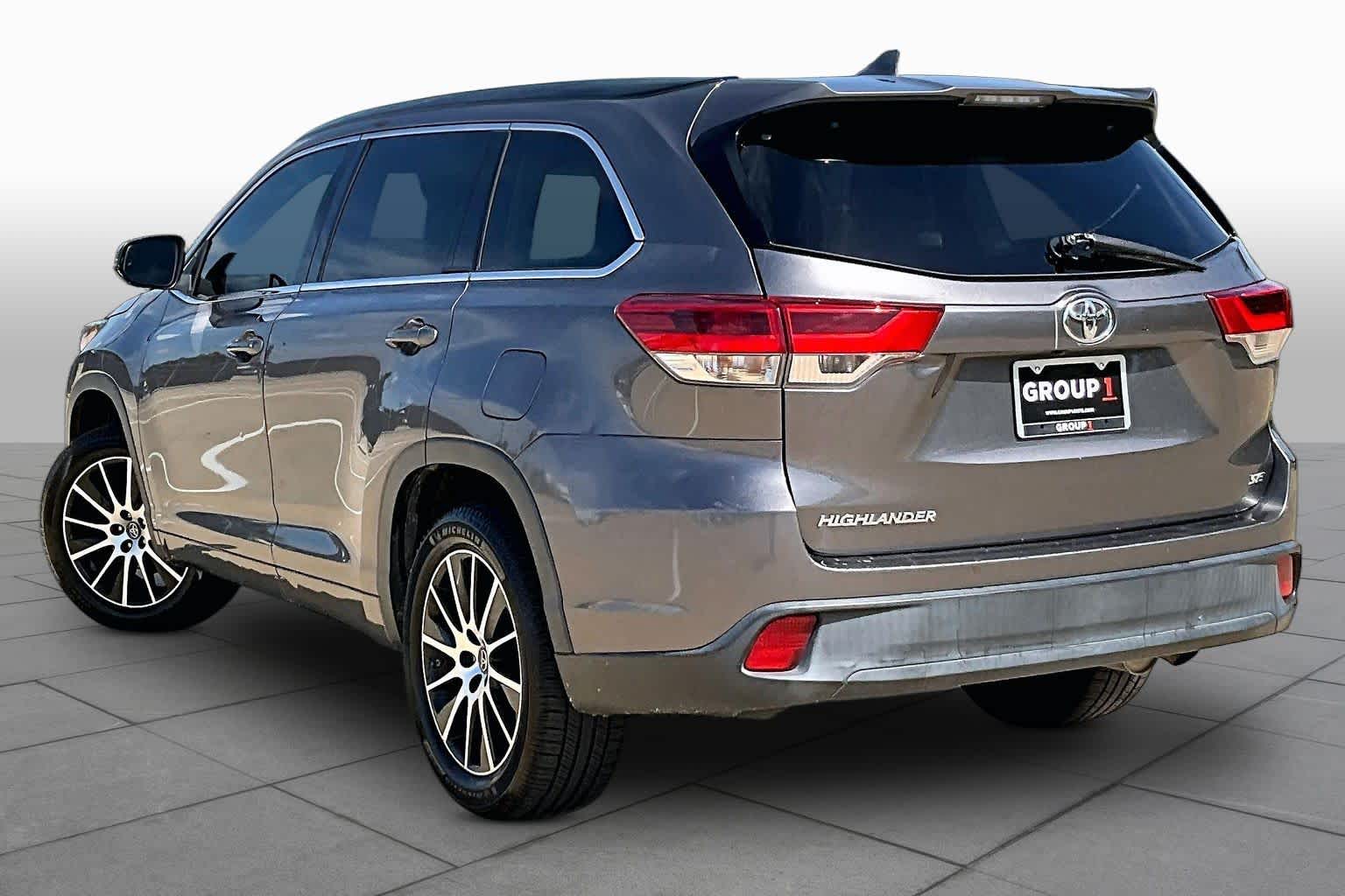 2018 Toyota Highlander SE Predawn Gray Mica at Group 1 Toyota Southwest