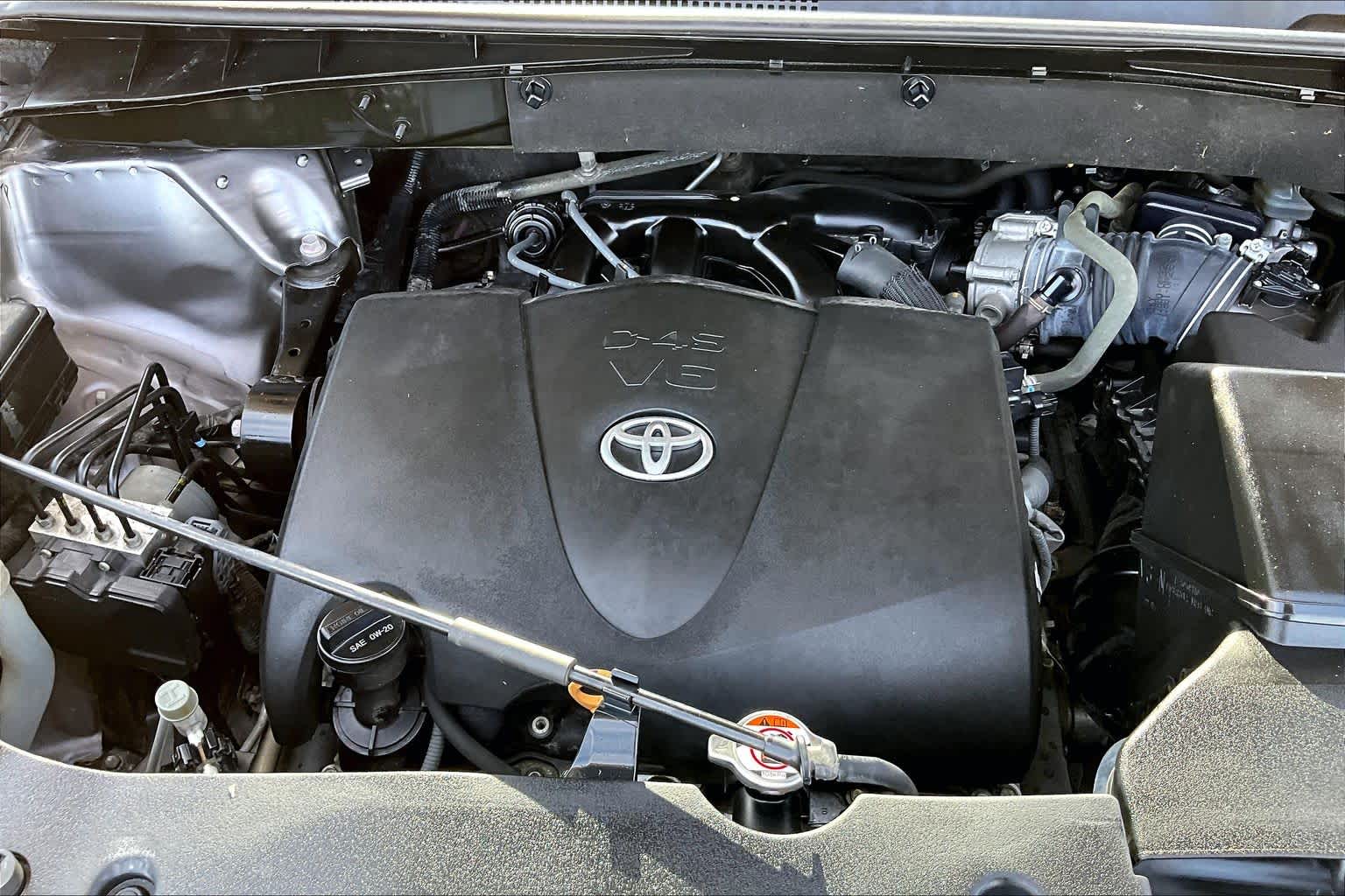 2018 Toyota Highlander SE Predawn Gray Mica at Group 1 Toyota Southwest