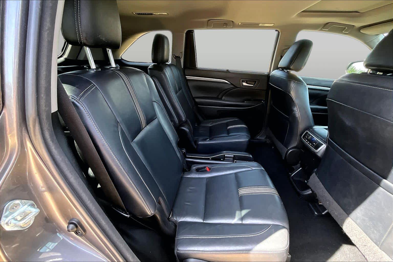 2018 Toyota Highlander SE Predawn Gray Mica at Group 1 Toyota Southwest