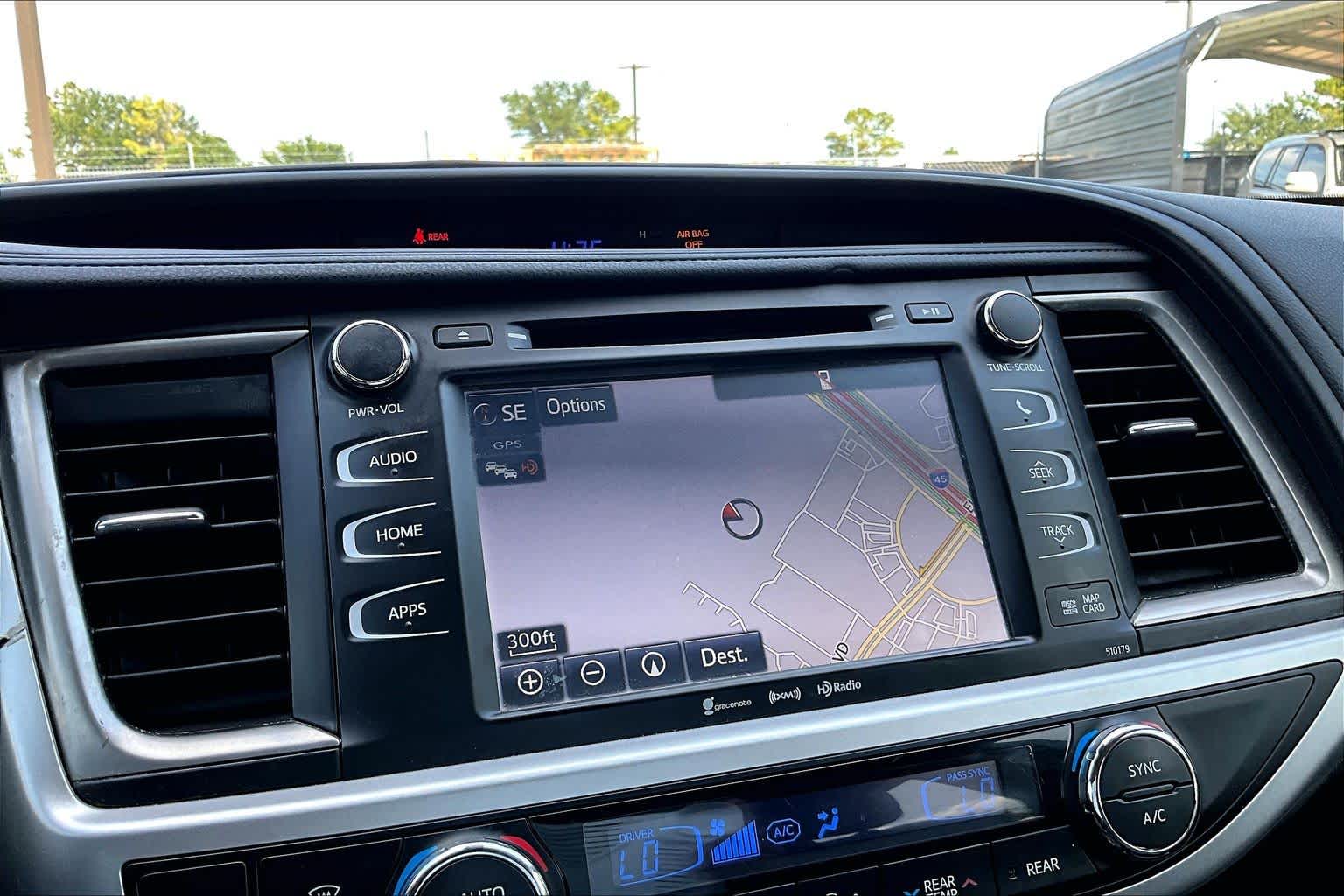 2018 Toyota Highlander SE Predawn Gray Mica at Group 1 Toyota Southwest