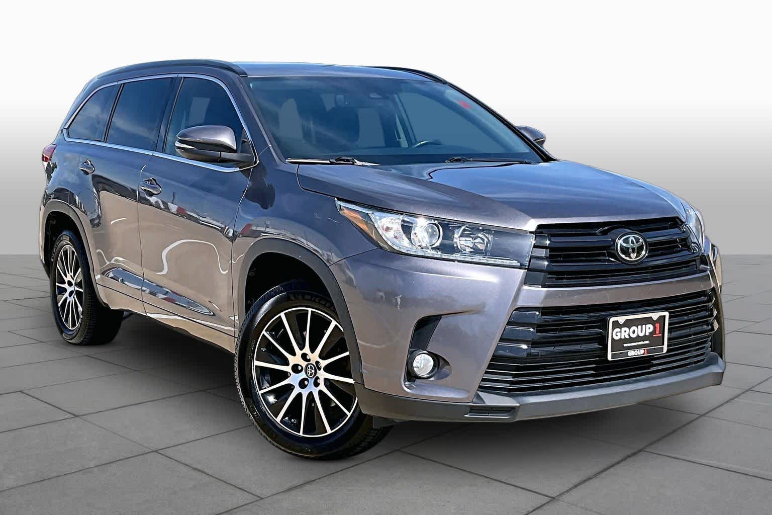 2018 Toyota Highlander SE Predawn Gray Mica at Group 1 Toyota Southwest