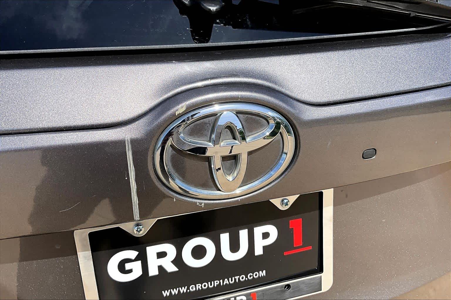 2018 Toyota Highlander SE Predawn Gray Mica at Group 1 Toyota Southwest