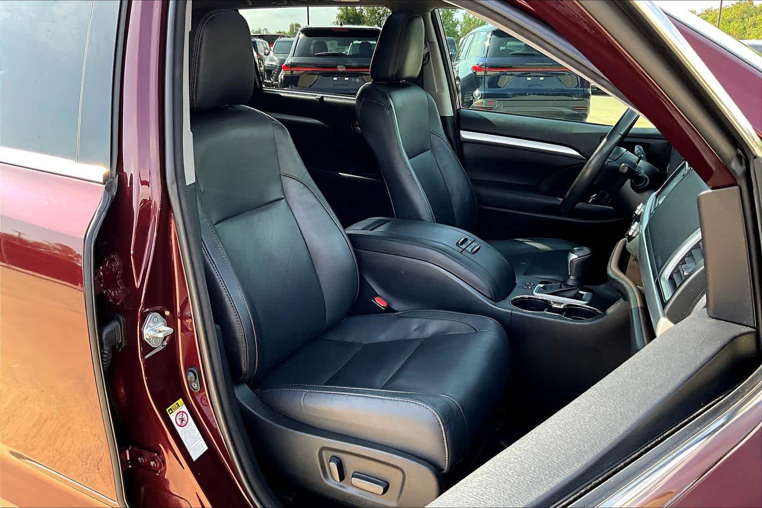 2018 Toyota Highlander XLE Ooh La La Rouge Mica at Sterling McCall Lexus of Clear Lake