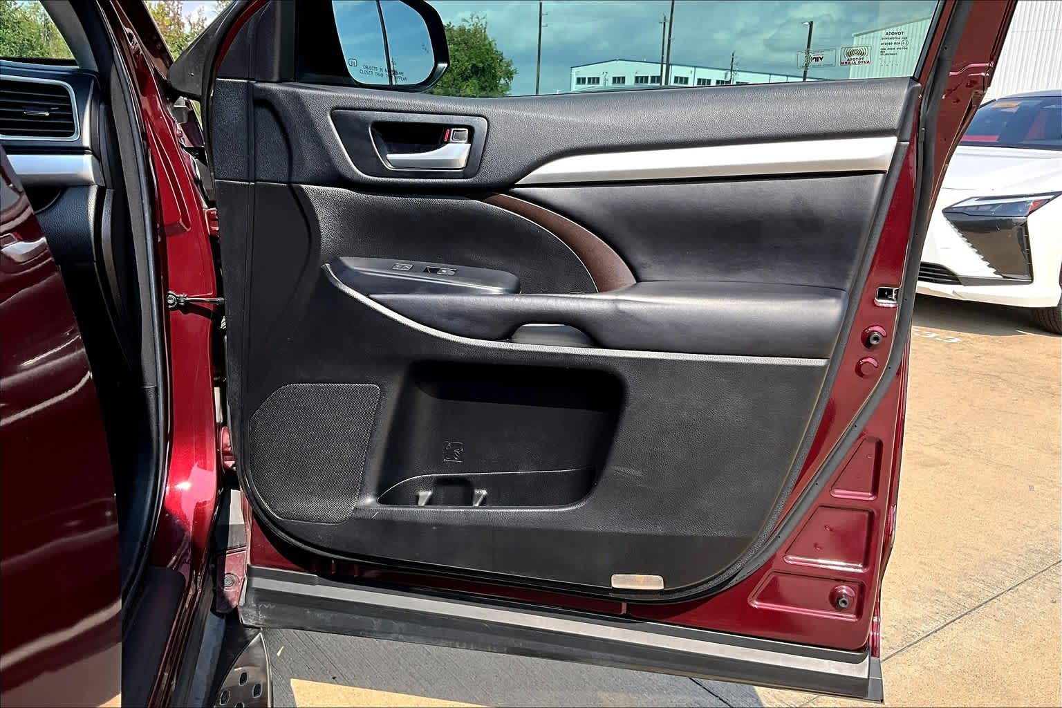 2018 Toyota Highlander XLE Ooh La La Rouge Mica at Sterling McCall Lexus of Clear Lake