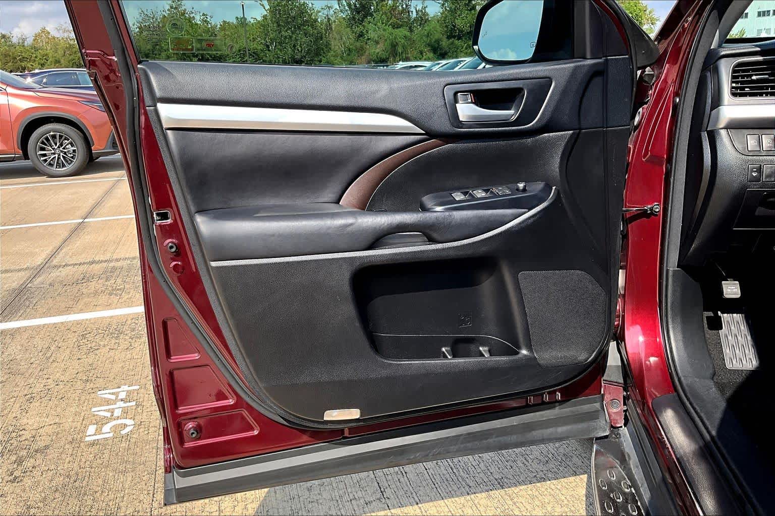 2018 Toyota Highlander XLE Ooh La La Rouge Mica at Sterling McCall Lexus of Clear Lake