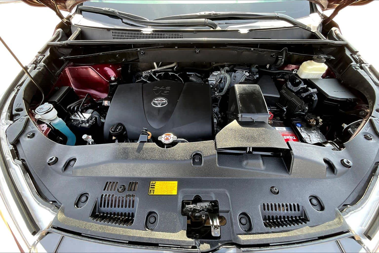 2018 Toyota Highlander XLE Ooh La La Rouge Mica at Sterling McCall Lexus of Clear Lake