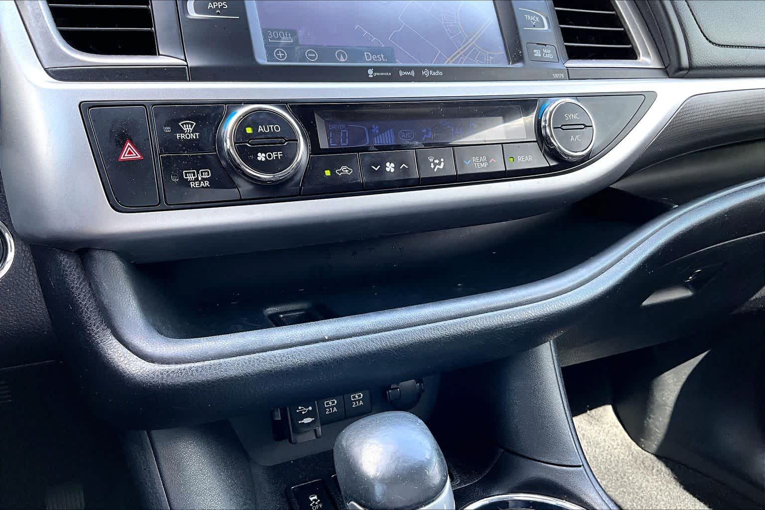 2018 Toyota Highlander SE Blizzard Pearl at AutoNation Toyota Gulf Fwy