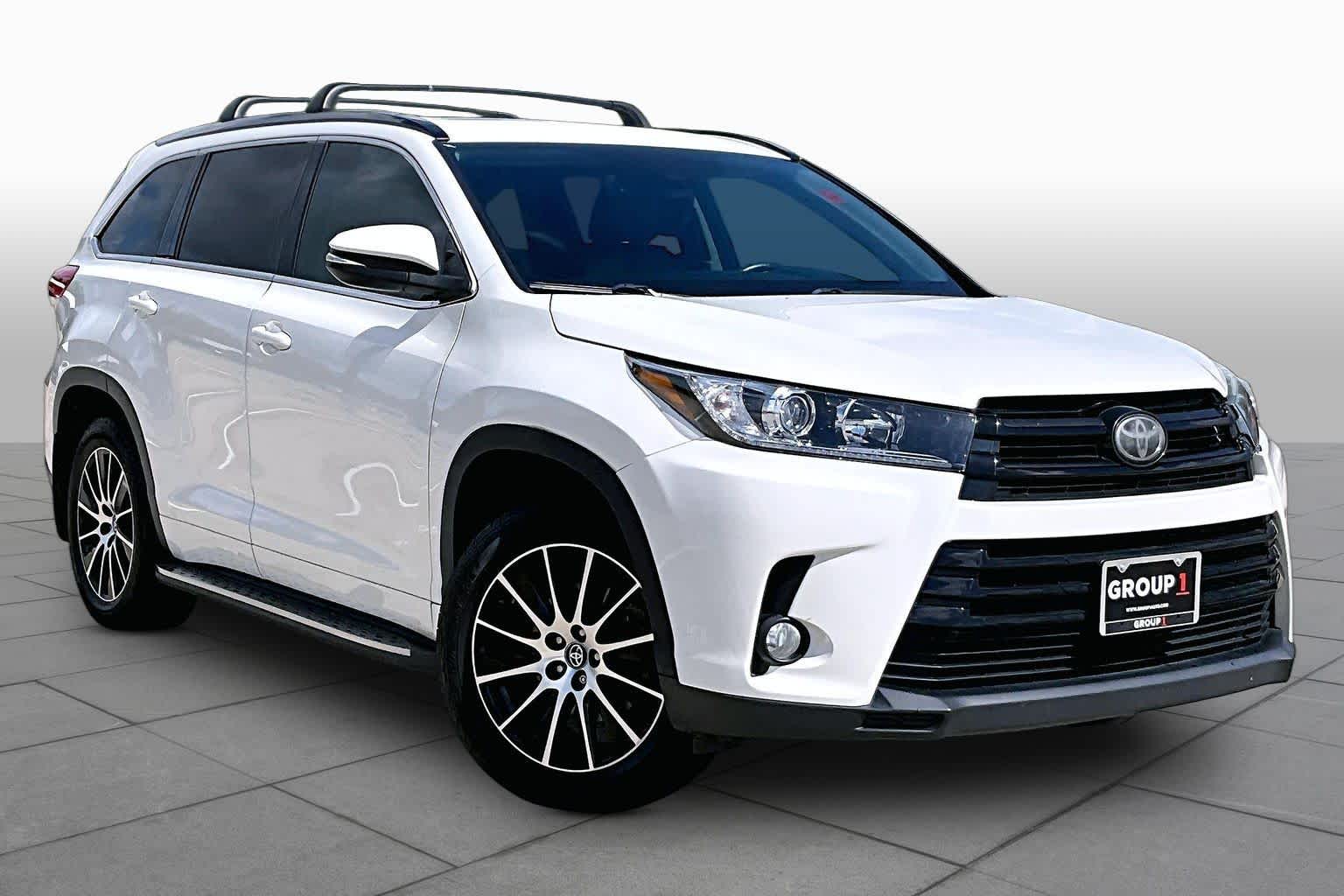 2018 Toyota Highlander SE Blizzard Pearl at AutoNation Toyota Gulf Fwy